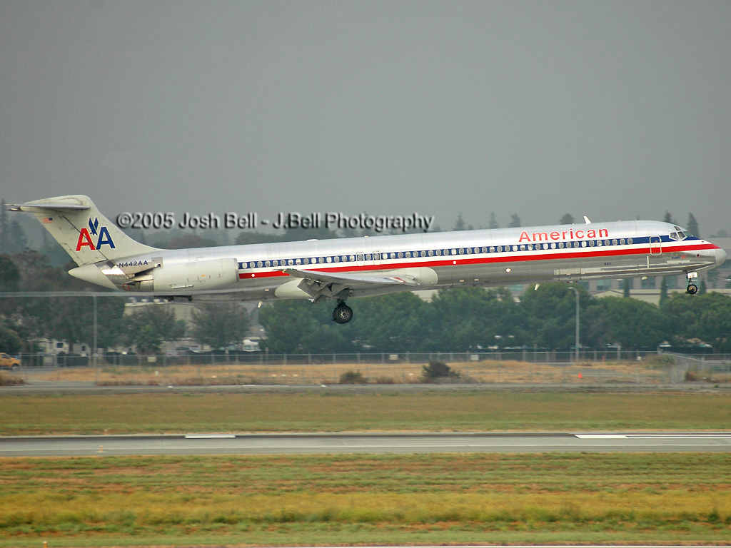 American Airlines McDonnell Douglas MD-82